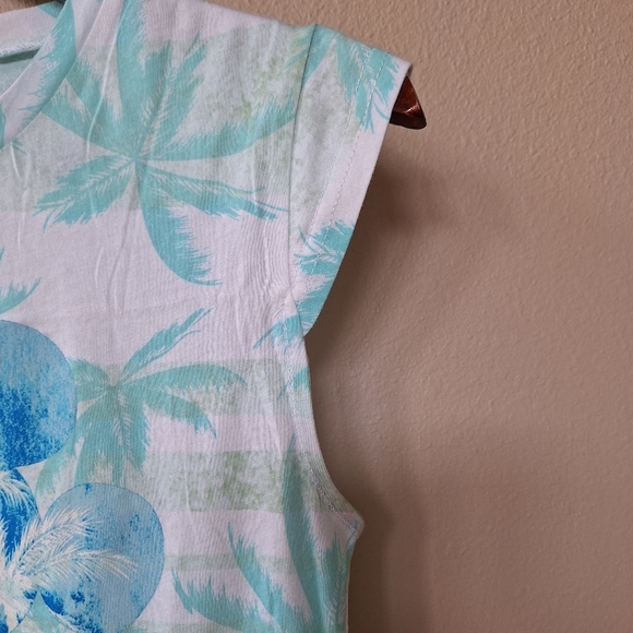 NWT Disney Parks Hong Kong Hawaiian Mickey Shirt. Womens size XS - Picture 4 of 6